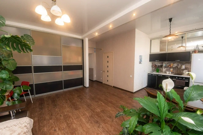 Купить квартиру на улице Сибиряков-Гвардейцев в Новосибирске. Вариант № 10585, 4, площадь -  квм, цена 6550000 рублей