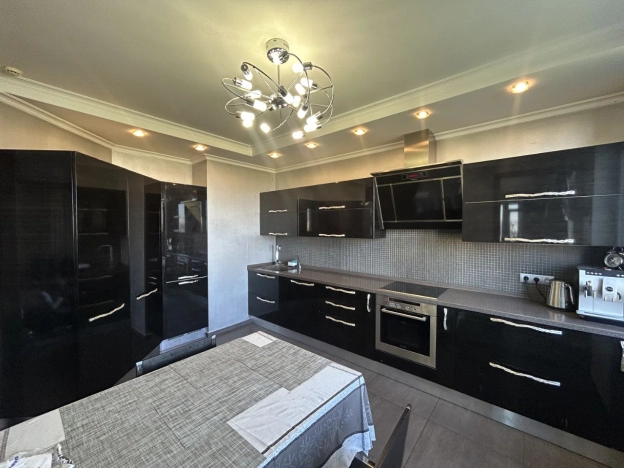 Купить квартиру у метро Давыдково в Москве. Вариант № 7175683, 16, площадь -  квм, цена 36000000 рублей