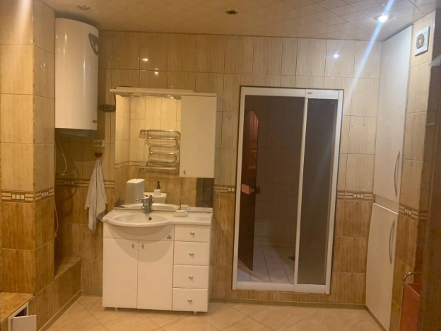 Купить четырехкомнатную квартиру в Вологде. Вариант № 3445, 33, площадь -  квм, цена 19700000 рублей