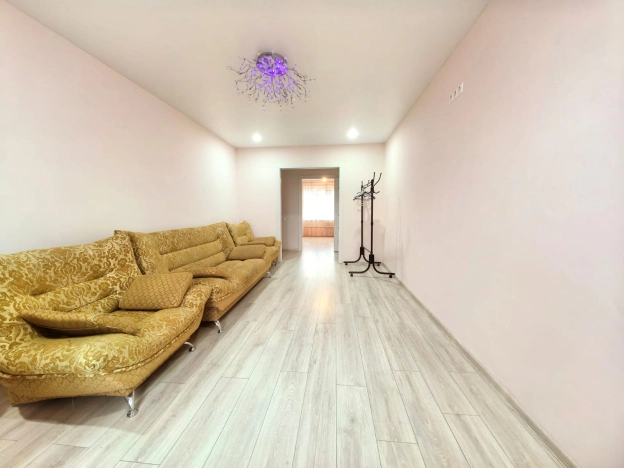 Купить трехкомнатную квартиру в Микрорайоне 8-й, Элиста в Элисте. Вариант № 9090985, 3, площадь -  квм, цена 6100000 рублей