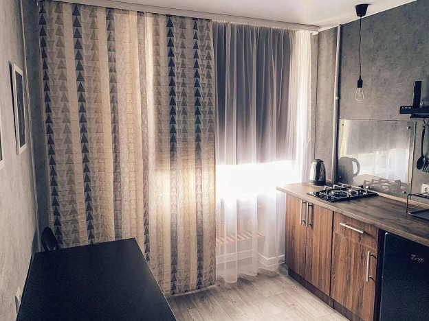 Купить однокомнатную квартиру в Омске. Вариант № 4001878, 4, площадь -  квм, цена 4500000 рублей