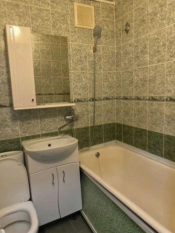 Купить квартиру на вторичке в районе Ленинский в Новосибирске. Вариант № 27344, 5, площадь -  квм, цена 3900000 рублей