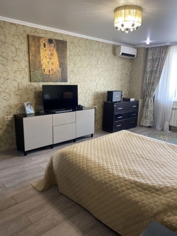 Купить трехкомнатную квартиру в Ростовской области. Вариант № 3300547, 1, площадь -  квм, цена 11999999 рублей