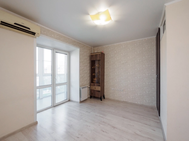 Купить однокомнатную квартиру в Омске. Вариант № 2583384, 2, площадь -  квм, цена 3150000 рублей