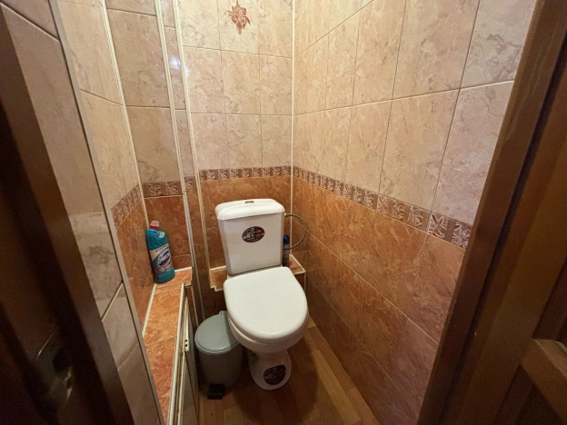 Купить трехкомнатную квартиру в Микрорайоне 8-й, Элиста в Элисте. Вариант № 29488, 8, площадь -  квм, цена 5700000 рублей