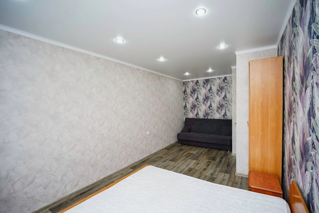 Купить однокомнатную квартиру на улице Энтузиастов в Омске. Вариант № 10756934, 7, площадь -  квм, цена 3700000 рублей