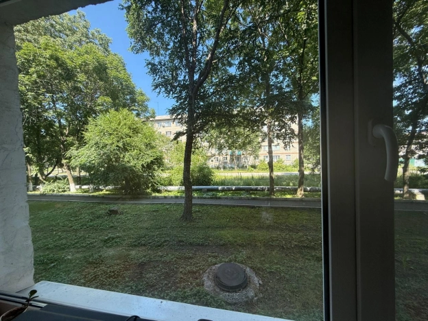 Купить четырехкомнатную квартиру в Приморском крае. Вариант № 60308, 33, площадь -  квм, цена 8000000 рублей