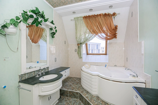 Купить пятикомнатную квартиру в Нижегородской области. Вариант № 9208728, 11, площадь -  квм, цена 30000000 рублей