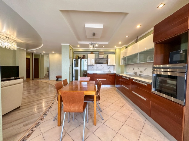 Купить квартиру на улице Атарбекова в Краснодаре. Вариант № 2540190, 8, площадь -  квм, цена 21000000 рублей