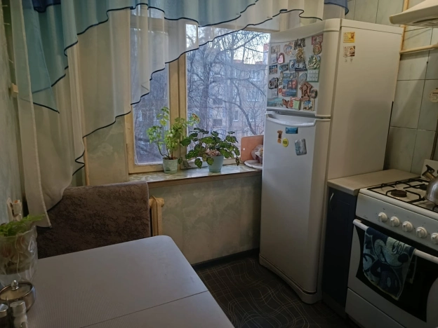 Купить квартиру на вторичке на улице Космонавта Комарова в Воронеже. Вариант № 38464, 4, площадь -  квм, цена 3820000 рублей