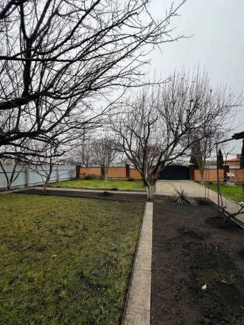 Купить дом в Строителе. Вариант № 10947632, 10, площадь -  квм, цена 19000000 рублей