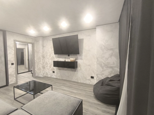 Снять квартиру в Тобольске. Вариант № 10156592, 6, площадь -  квм, цена 45000 рублей