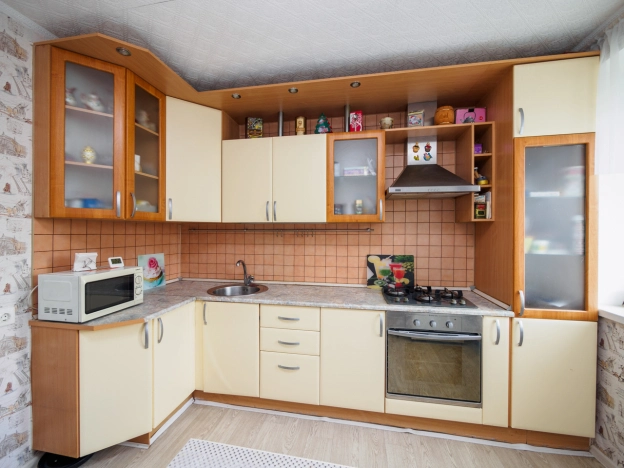 Купить трехкомнатную квартиру в Омске. Вариант № 3994028, 5, площадь -  квм, цена 6900000 рублей