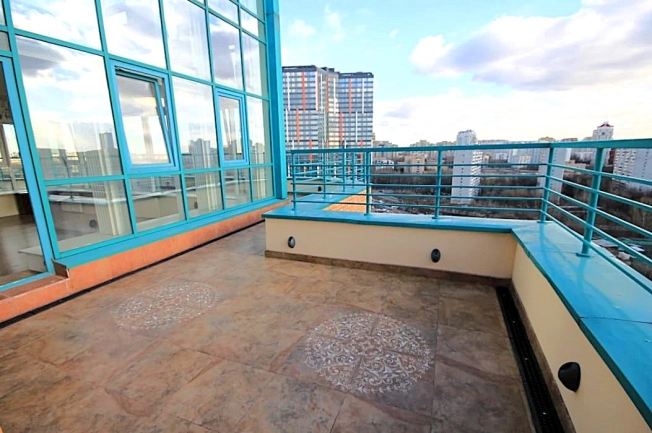 Купить трехкомнатную квартиру у метро Минская в Москве. Вариант № 21591, 18, площадь -  квм, цена 199500000 рублей