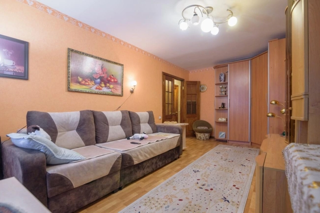 Купить трехкомнатную квартиру в Новосибирске. Вариант № 9137313, 3, площадь -  квм, цена 5650000 рублей