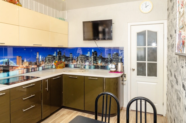 Купить трехкомнатную квартиру в районе Калининский в Новосибирске. Вариант № 29381, 0, площадь -  квм, цена 6500000 рублей