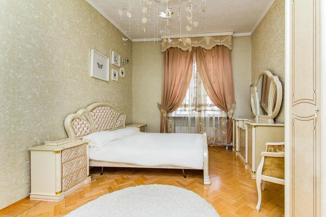 Купить четырехкомнатную квартиру в Краснодаре. Вариант № 41999, 4, площадь -  квм, цена 17500000 рублей