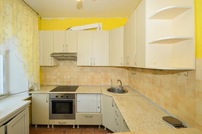 Купить трехкомнатную квартиру в Новосибирской области. Вариант № 8351110, 9, площадь -  квм, цена 19990000 рублей