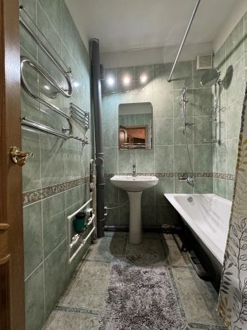 Купить двухкомнатную квартиру на улице Ангарская в Волгограде. Вариант № 12174, 7, площадь -  квм, цена 5500000 рублей