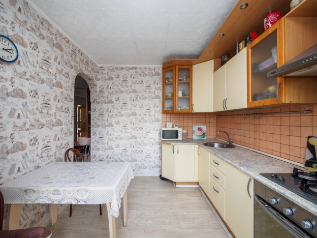 Купить трехкомнатную квартиру в Омске. Вариант № 3994028, 6, площадь -  квм, цена 6900000 рублей