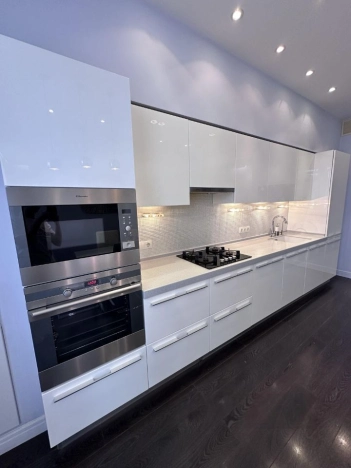 Купить трехкомнатную квартиру в Ростовской области. Вариант № 8428443, 7, площадь -  квм, цена 23000000 рублей