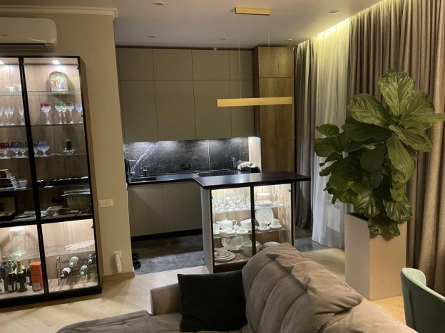 Купить квартиру в Москве. Вариант № 10235681, 5, площадь -  квм, цена 44000000 рублей