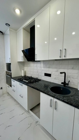 Купить двухкомнатную квартиру в Омске. Вариант № 7783882, 6, площадь -  квм, цена 6400000 рублей