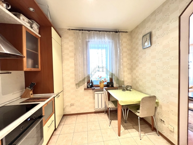 Купить трехкомнатную квартиру в ЮЗАО в Москве. Вариант № 24229, 12, площадь -  квм, цена 33000000 рублей