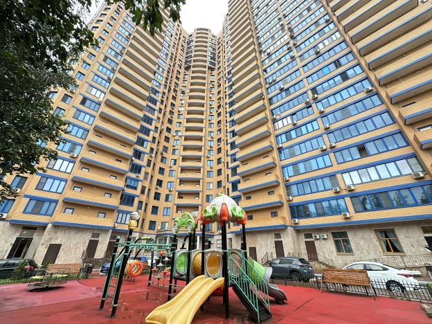 Купить четырехкомнатную квартиру в районе Сокол в Москве. Вариант № 32658, 45, площадь -  квм, цена 40000000 рублей