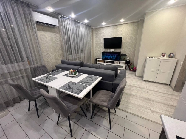 Купить трехкомнатную квартиру в Омске. Вариант № 6745480, 3, площадь -  квм, цена 8800000 рублей