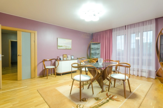 Купить четырехкомнатную квартиру в Вологде. Вариант № 14804, 10, площадь -  квм, цена 33250000 рублей