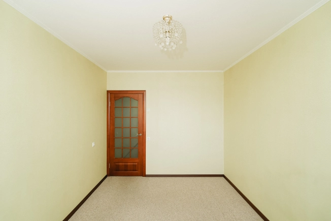 Купить двухкомнатную квартиру на улице Молодогвардейская в Омске. Вариант № 56290, 4, площадь -  квм, цена 6200000 рублей