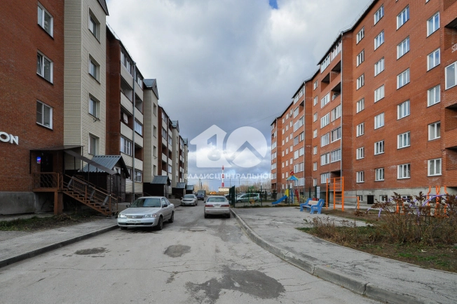 Купить однокомнатную квартиру на улице Петухова в Новосибирске. Вариант № 5792507, 2, площадь -  квм, цена 3500000 рублей