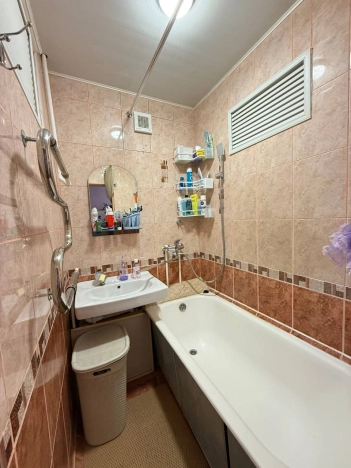 Купить трехкомнатную квартиру в Старом Осколе. Вариант № 9120109, 11, площадь -  квм, цена 5000000 рублей