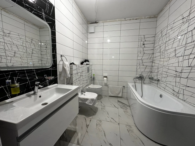 Купить трехкомнатную квартиру в Микрорайоне 5-й в Вологде. Вариант № 8714, 3, площадь -  квм, цена 20470000 рублей