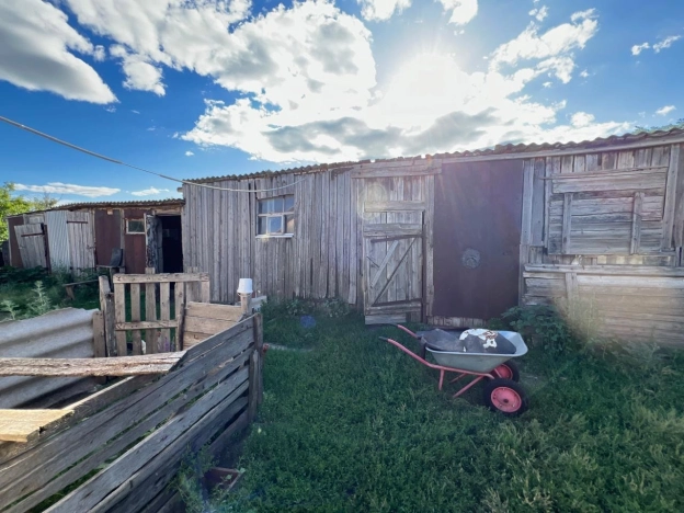 Купить дом на улице Дорожная в Саратовской области. Вариант № 11161, 12, площадь - квм, цена 1200000 рублей