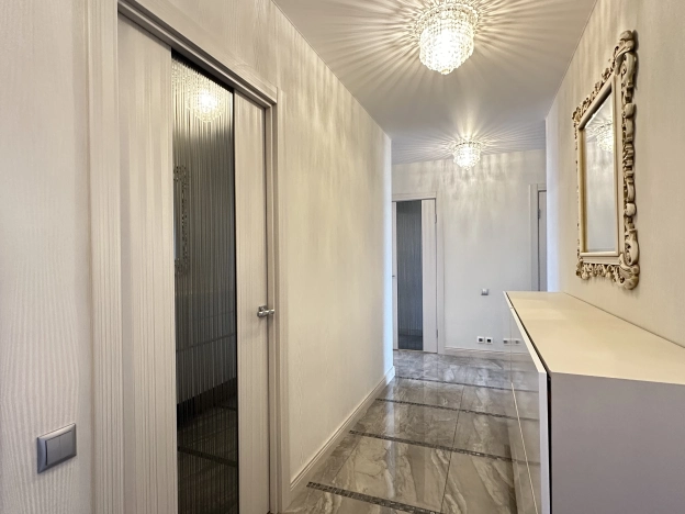 Купить трехкомнатную квартиру в районе Приморский в Санкт-Петербурге. Вариант № 7172743, 2, площадь -  квм, цена 18000000 рублей