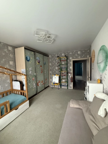 Купить трехкомнатную квартиру в Новосибирской области. Вариант № 10343546, 18, площадь -  квм, цена 13000000 рублей