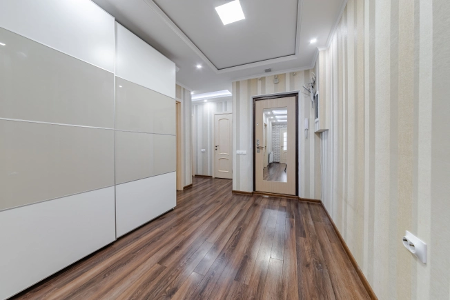 Купить трехкомнатную квартиру у метро Садовая в Санкт-Петербурге. Вариант № 10424565, 23, площадь -  квм, цена 14900000 рублей