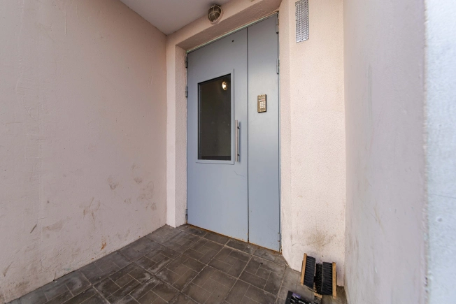 Купить трехкомнатную квартиру у метро Садовая в Санкт-Петербурге. Вариант № 10424565, 30, площадь -  квм, цена 14900000 рублей