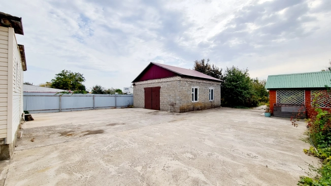 Купить дом на улице Большак в Липецкой области. Вариант № 2472993, 6, площадь -  квм, цена 5930000 рублей