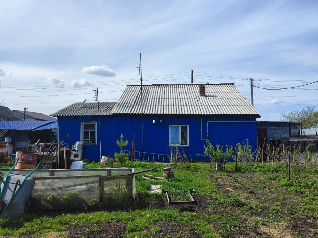 Купить дом на улице Набережная в Тюменской области. Вариант № 32043, 1, площадь -  квм, цена 3950000 рублей