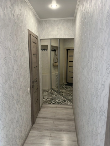 Купить трехкомнатную квартиру в Омске. Вариант № 6745480, 17, площадь -  квм, цена 8800000 рублей