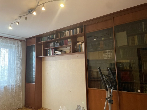 Купить трехкомнатную квартиру на вторичке в Микрорайоне 1В, район Отрадное в Москве. Вариант № 10987974, 32, площадь -  квм, цена 22900000 рублей