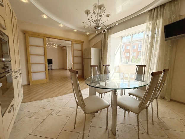 Купить четырехкомнатную квартиру в Иванове. Вариант № 1207232, 8, площадь -  квм, цена 16700000 рублей