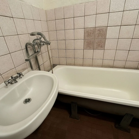 Купить однокомнатную квартиру в Ростовской области. Вариант № 9455800, 5, площадь -  квм, цена 2800000 рублей