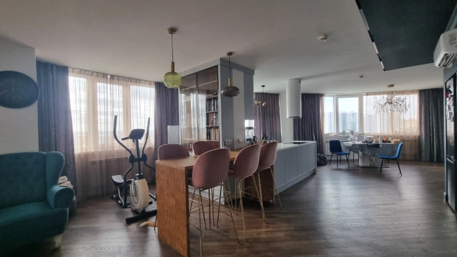 Купить трехкомнатную квартиру в Ростовской области. Вариант № 8760875, 5, площадь -  квм, цена 36500000 рублей