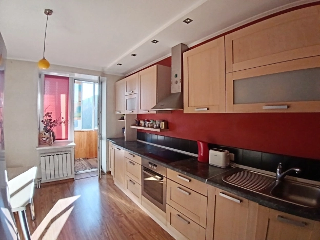 Купить однокомнатную квартиру в Омске. Вариант № 8534653, 5, площадь -  квм, цена 6990000 рублей