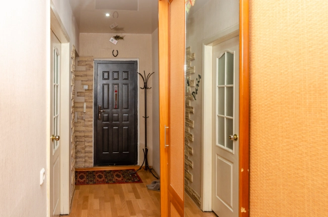 Купить трехкомнатную квартиру в районе Калининский в Новосибирске. Вариант № 29381, 23, площадь -  квм, цена 6500000 рублей