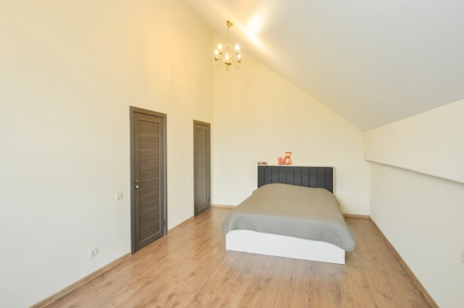 Купить четырехкомнатную квартиру в Новосибирской области. Вариант № 330510, 14, площадь -  квм, цена 14000000 рублей